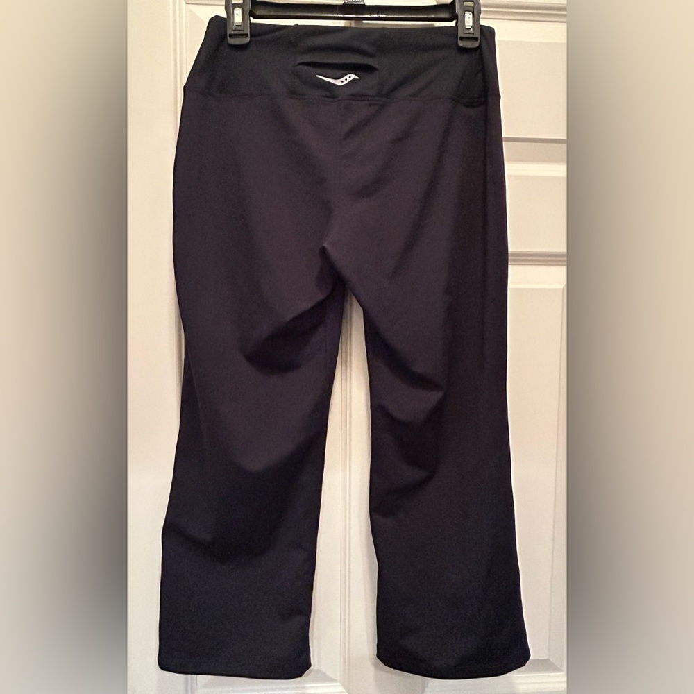 Saucony Women’s Capri Workout Pants Size Medium - Picture 2 of 7